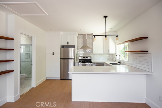 Detail Gallery Image 6 of 16 For 8961 Etiwanda Ave, Northridge,  CA 91325 - 3 Beds | 2 Baths