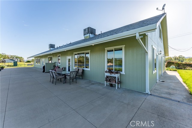 2260 Lakeshore Blvd, Upper Lake CA: https://media.crmls.org/medias/0e006c98-5d22-4410-add7-1a0679a20c92.jpg