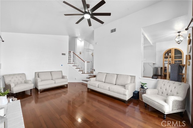 15 Vittoria Street, Laguna Niguel CA: https://media.crmls.org/medias/0e00fbc9-c738-4c94-9577-e4cdf365f74a.jpg