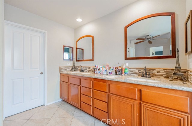 4118 Larkspur Street, Lake Elsinore CA: https://media.crmls.org/medias/0e015937-a8de-4c8d-a83a-6a0f0e3af94f.jpg