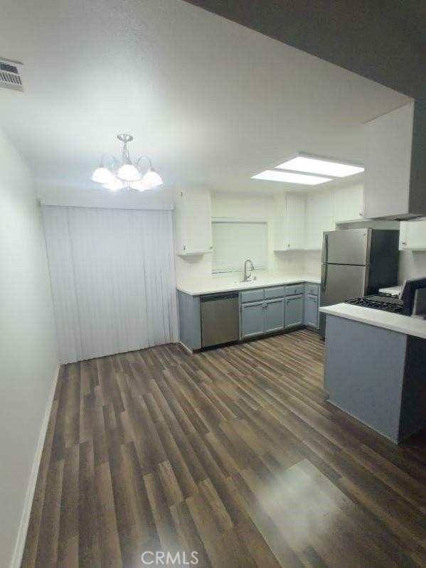 Detail Gallery Image 5 of 13 For 10475 Pony Express Dr, Adelanto,  CA 92301 - 3 Beds | 2 Baths