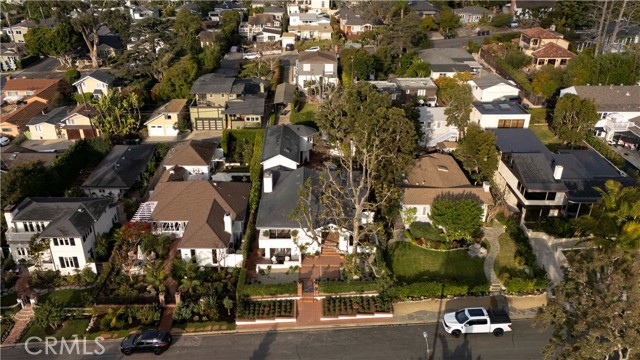 432 Holly Street, Laguna Beach CA: https://media.crmls.org/medias/0e01758c-d8ab-4a07-9d12-c9103fc216ef.jpg