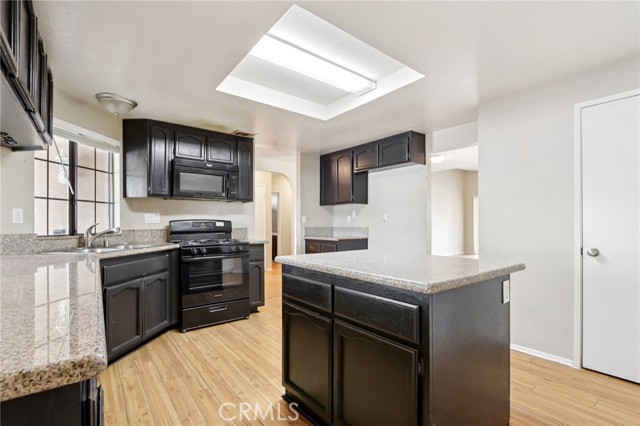 Detail Gallery Image 13 of 29 For 279 Cavendish, Hemet,  CA 92545 - 3 Beds | 2 Baths