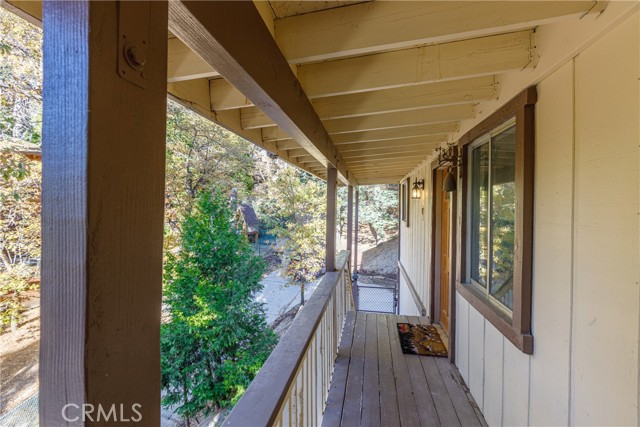 Detail Gallery Image 5 of 26 For 467 Cimarron Ln, Lake Arrowhead,  CA 92352 - 4 Beds | 2 Baths