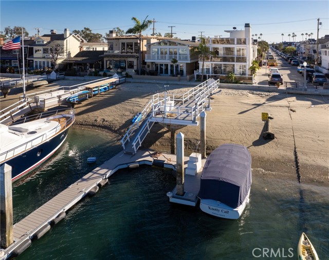 1201 N Bay Front, Newport Beach CA: https://media.crmls.org/medias/0e0209c8-f3ba-4228-9793-42a0c2895e14.jpg