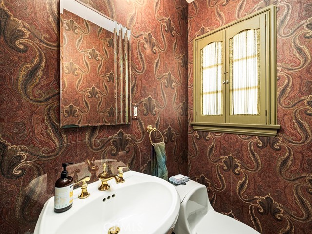 1624 Arboles Drive, Glendale CA: https://media.crmls.org/medias/0e043005-53d3-4490-a5d0-52712a048ebc.jpg
