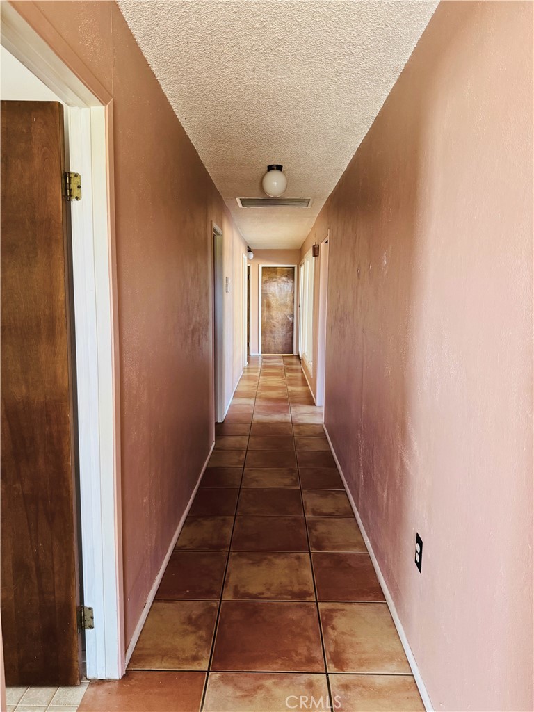 https://media.crmls.org/medias/0e0481a5-7857-447d-91ac-88491f053620.jpg?preset=X-Large