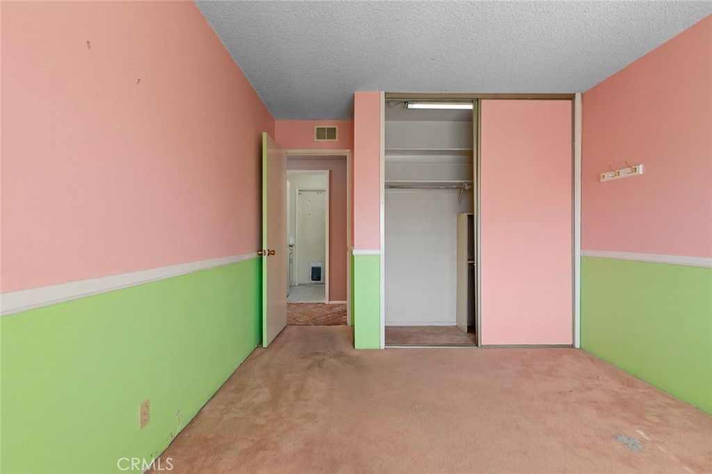 https://media.crmls.org/medias/0e0541e4-b72e-4846-8fbb-a42ba47813a4.jpg?preset=X-Large