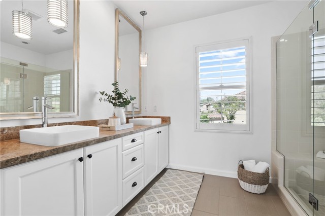 12 Gardenia, Lake Forest CA: https://media.crmls.org/medias/0e057601-855a-4b3d-89a9-f32626aecfeb.jpg