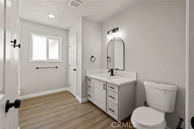 211 E Grangeville Boulevard, Hanford CA: https://media.crmls.org/medias/0e069878-7e53-42ed-8893-2950348fb851.jpg