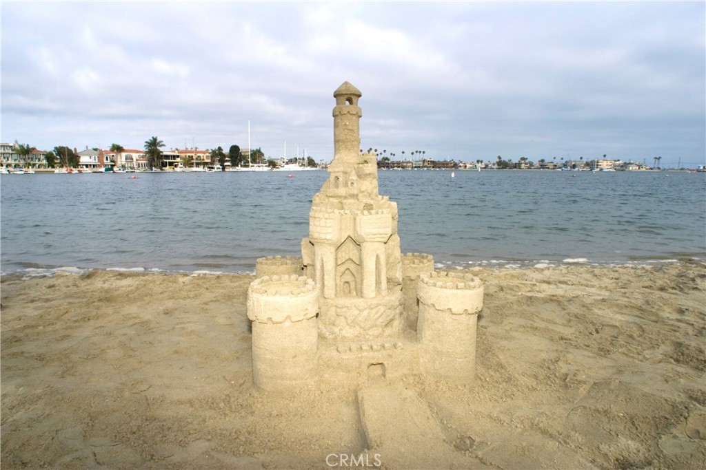 https://media.crmls.org/medias/0e0699b4-bc35-4a65-8073-1d3477ba263d.jpg?preset=X-Large