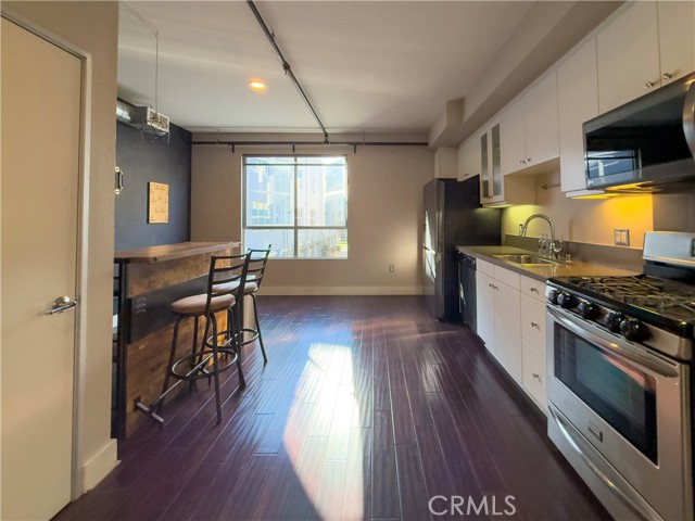 909 E Santa Ana Boulevard, Santa Ana CA: https://media.crmls.org/medias/0e072f29-dc4a-449f-bd77-beb307d9404e.jpg