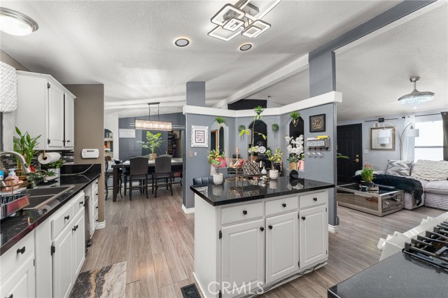 Detail Gallery Image 14 of 30 For 350 E San Jacinto Ave #91,  Perris,  CA 92571 - 4 Beds | 2 Baths