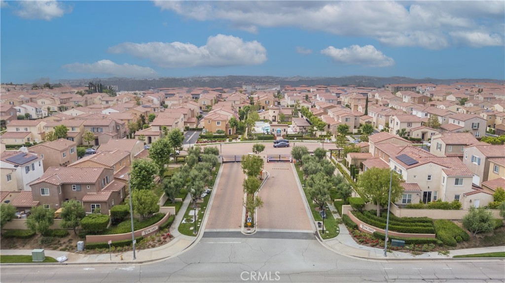 https://media.crmls.org/medias/0e09e157-5c09-428e-84f3-7a64e2e800d5.jpg?preset=X-Large