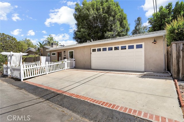 4855 Arcola Avenue, Toluca Lake CA: https://media.crmls.org/medias/0e0b07ed-c053-4149-9f9a-db15b7ac7b90.jpg