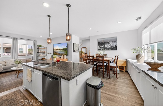 Detail Gallery Image 3 of 23 For 390 N Bellarose Way, Anaheim,  CA 92805 - 3 Beds | 2/1 Baths