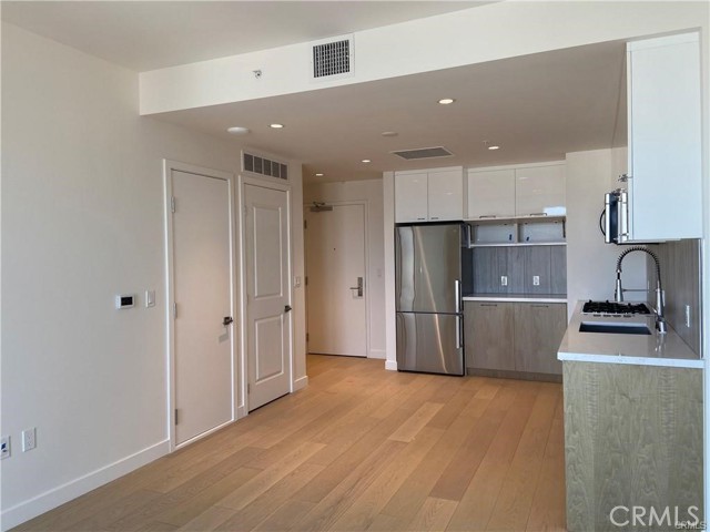 Detail Gallery Image 2 of 20 For 400 S Broadway #2504,  Los Angeles,  CA 90013 - 1 Beds | 1 Baths