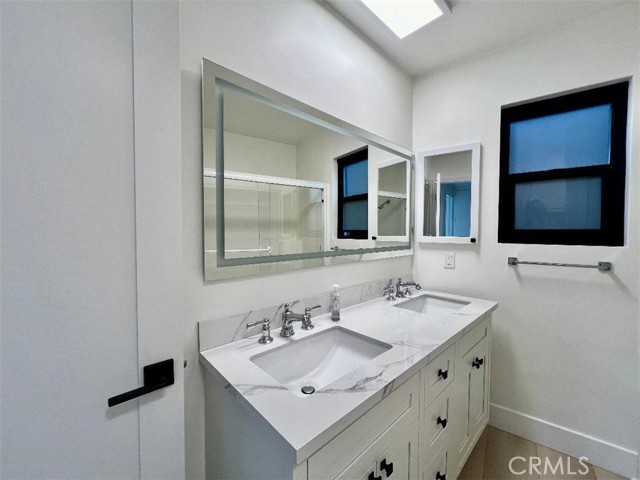 Detail Gallery Image 11 of 18 For 404 S Bay Front, Newport Beach,  CA 92662 - 4 Beds | 2 Baths