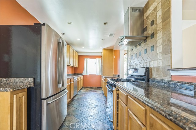 Detail Gallery Image 11 of 15 For 20005 Anza Ave, Torrance,  CA 90503 - 4 Beds | 2 Baths