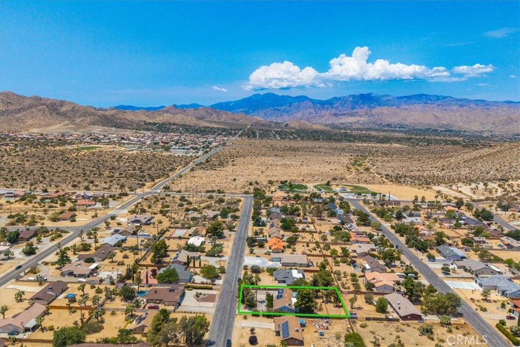 https://media.crmls.org/medias/0e0c6baa-b753-4e6d-8a31-c5e85b8b805d.jpg?preset=X-Large