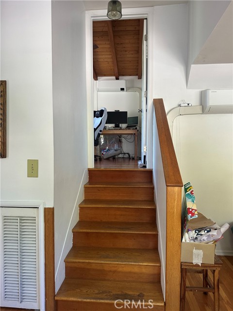 30 Bear Drive, Mt Baldy CA: https://media.crmls.org/medias/0e0c8009-b8c3-4903-ac96-826dda10a93d.jpg