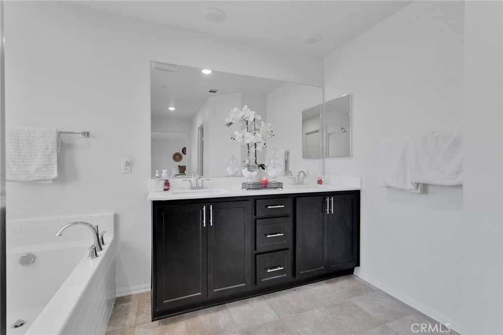 MLS #DW25261421 image #34