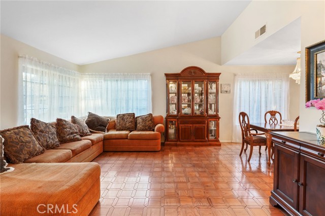 13543 Bear Valley Road, Moorpark CA: https://media.crmls.org/medias/0e0c9b11-3617-4010-86d3-3a562e144ab8.jpg