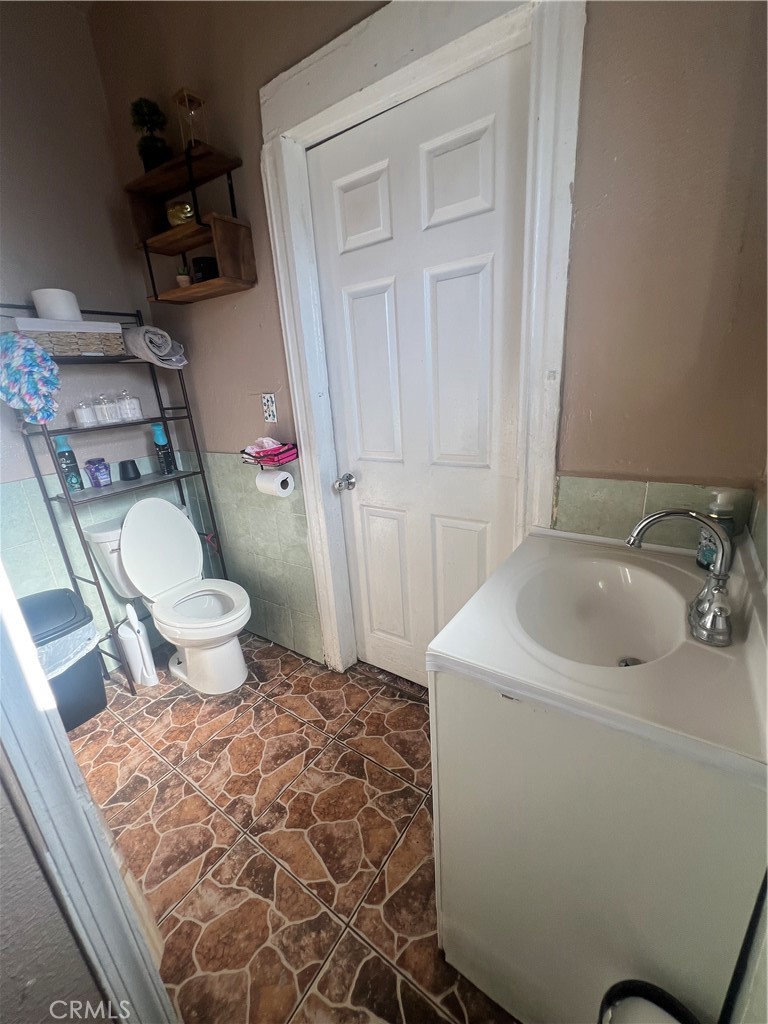 https://media.crmls.org/medias/0e0cdda5-293b-48ce-b1dd-5618ff53d1e9.jpg?preset=X-Large