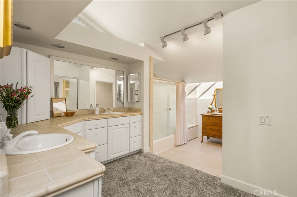 MLS #OC25253550 image #9