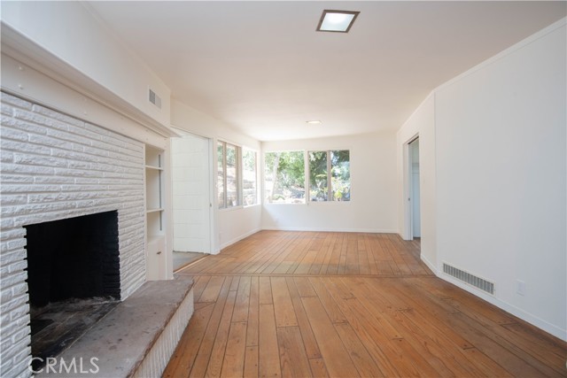 2475 Sunset Drive, Riverside CA: https://media.crmls.org/medias/0e0d7266-6179-408b-ae52-438ee710b419.jpg