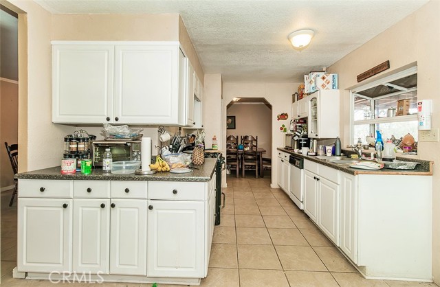Detail Gallery Image 16 of 64 For 40696 Oakwood Rd, Madera,  CA 93636 - 6 Beds | 4 Baths