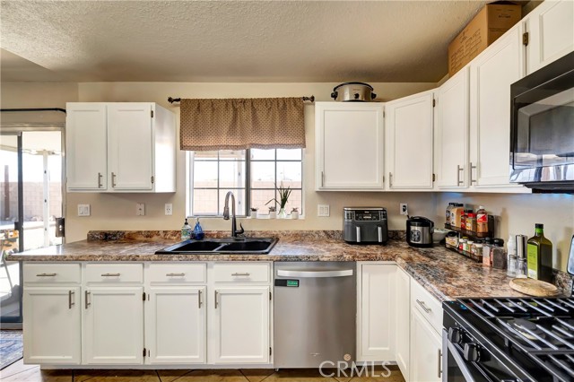 Detail Gallery Image 14 of 39 For 3531 San Jacinto Ave, Rosamond,  CA 93560 - 3 Beds | 2 Baths