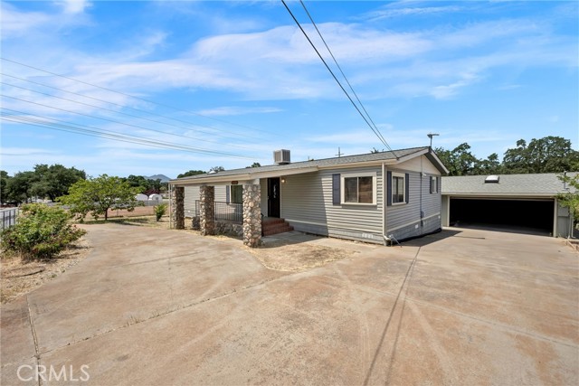 16272 27th Avenue, Clearlake CA: https://media.crmls.org/medias/0e0dcb1d-1363-4017-a0a0-892a60d451f4.jpg