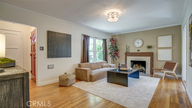 525 N Mariposa Street, Burbank CA: https://media.crmls.org/medias/0e0de427-ecb1-4382-8004-8f44964648dd.jpg