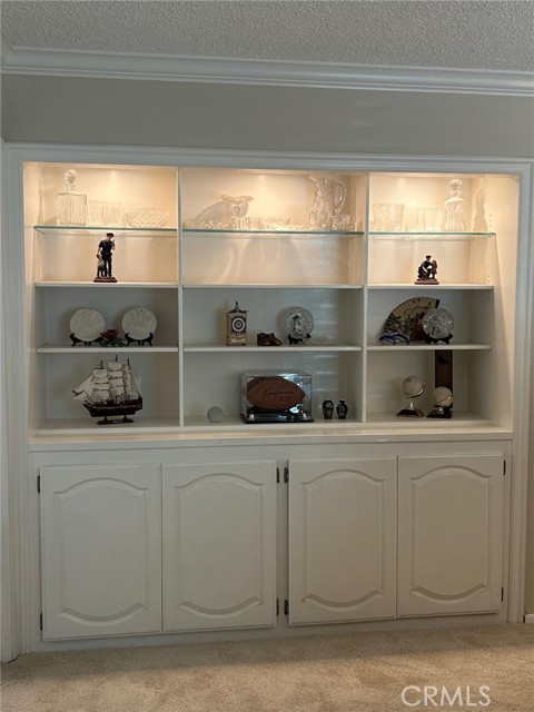 Display cabinet in bedroom 4