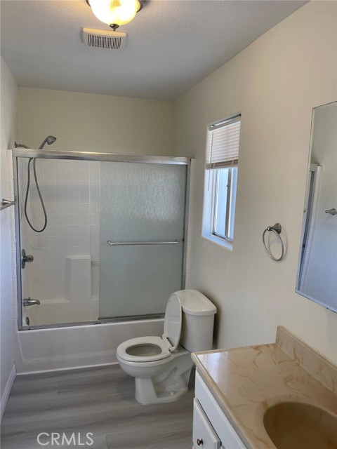 Detail Gallery Image 10 of 12 For 2106 W 9th St, Santa Ana,  CA 92703 - 5 Beds | 3 Baths