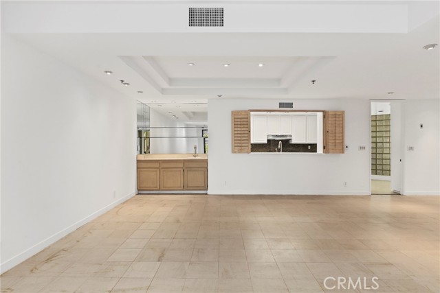 2122 Century Park Lane, Los Angeles CA: https://media.crmls.org/medias/0e0fe763-7a6b-47d7-817d-d554cf83d161.jpg