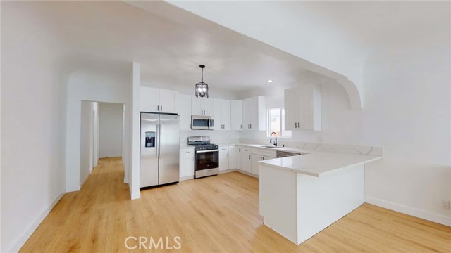 1113 Pacific Ave, Long Beach CA: https://media.crmls.org/medias/0e10cd89-7100-405e-b5fa-46ecb4c80c53.jpg