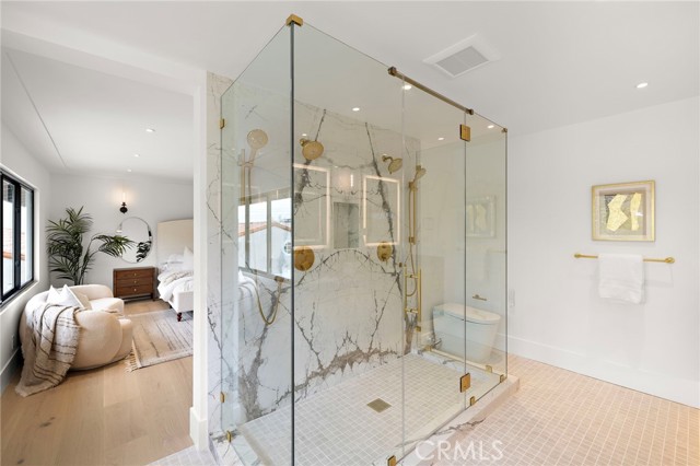 Detail Gallery Image 32 of 44 For 6 Monterey Cir, Corona Del Mar,  CA 92625 - 6 Beds | 4 Baths