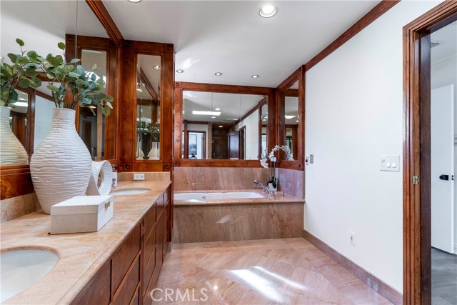 Detail Gallery Image 33 of 42 For 24412 Voltara Ct, Calabasas,  CA 91302 - 4 Beds | 4 Baths