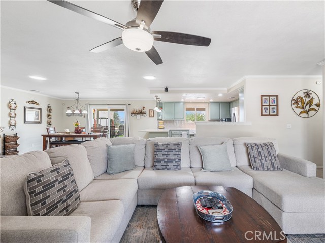 Detail Gallery Image 7 of 46 For 14427 Holly Dr, Victorville,  CA 92395 - 4 Beds | 2 Baths