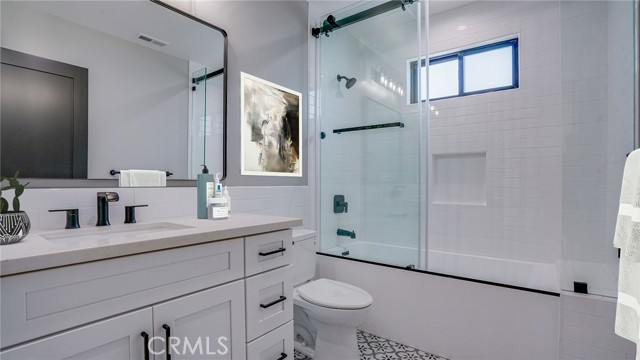 Detail Gallery Image 53 of 68 For 6250 Lindley Ave, Encino,  CA 91316 - 4 Beds | 3/1 Baths