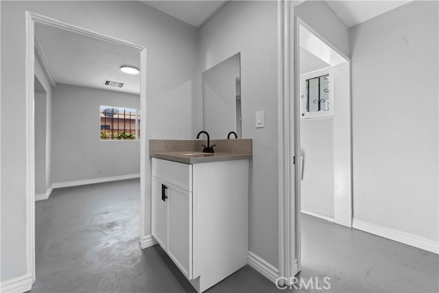 796 N Mount Vernon Avenue, San Bernardino CA: https://media.crmls.org/medias/0e1272e1-a0f0-4b1a-8376-46eea63203de.jpg