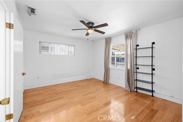 Detail Gallery Image 19 of 39 For 17419 Leadwell, Lake Balboa,  CA 91406 - 4 Beds | 2 Baths