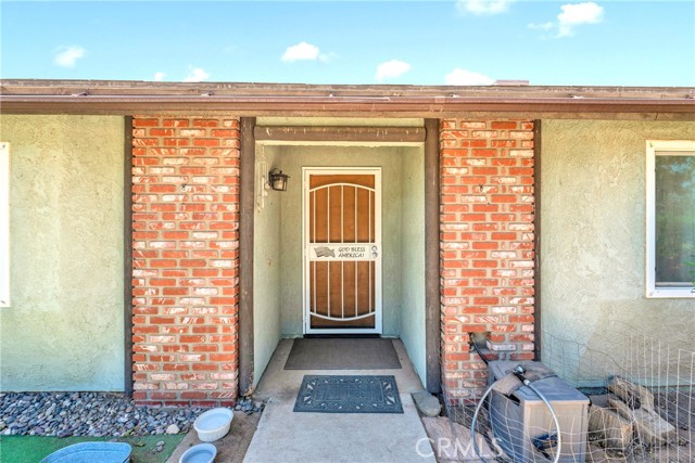 Detail Gallery Image 5 of 43 For 13237 Smoke Tree Rd, Victorville,  CA 92392 - 3 Beds | 2 Baths