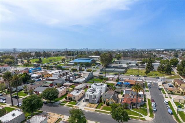 9613 S Hobart Boulevard, Los Angeles CA: https://media.crmls.org/medias/0e13ddf5-6031-4245-a126-440b6503dc88.jpg