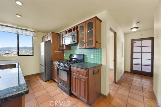 30721 Condor Place, Tehachapi CA: https://media.crmls.org/medias/0e141452-5b91-40a2-9603-bdcb462e15e2.jpg
