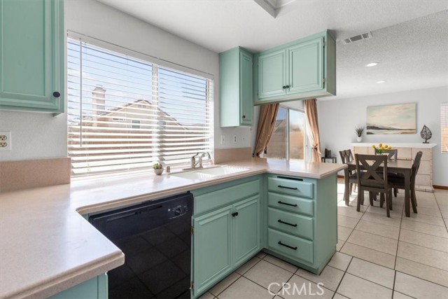 Detail Gallery Image 11 of 36 For 5049 N Varsity Ave, San Bernardino,  CA 92407 - 5 Beds | 2/1 Baths