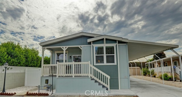 WELCOME HOME
FEATURING A 2 BED, DEN AND 2 BATH