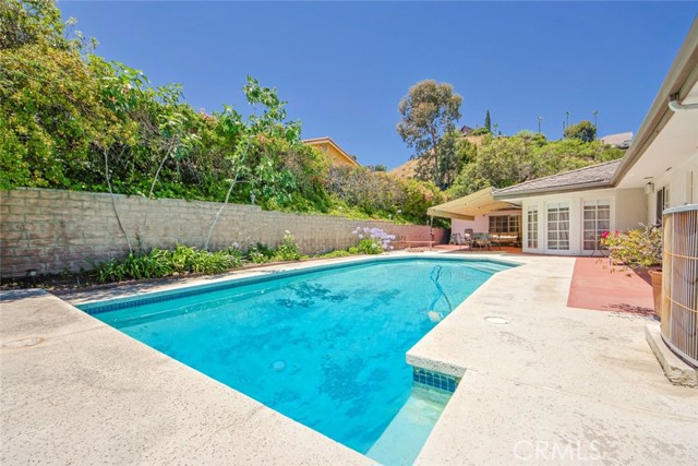 Detail Gallery Image 11 of 75 For 1801 Greenbriar Rd, Glendale,  CA 91207 - 3 Beds | 3 Baths